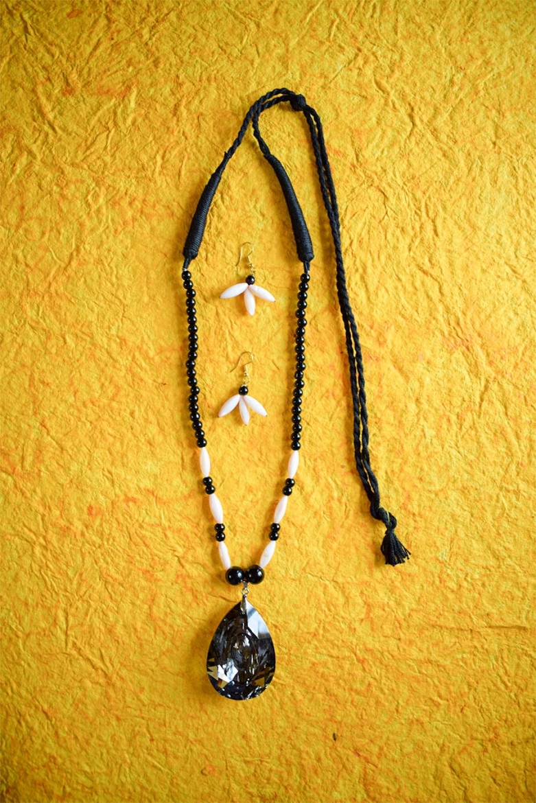 Aabharana Handmade Seashell and Stone Pendent Long Necklace Set